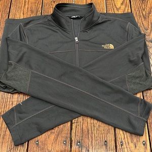 Men’s XL North Face half zip pullover.